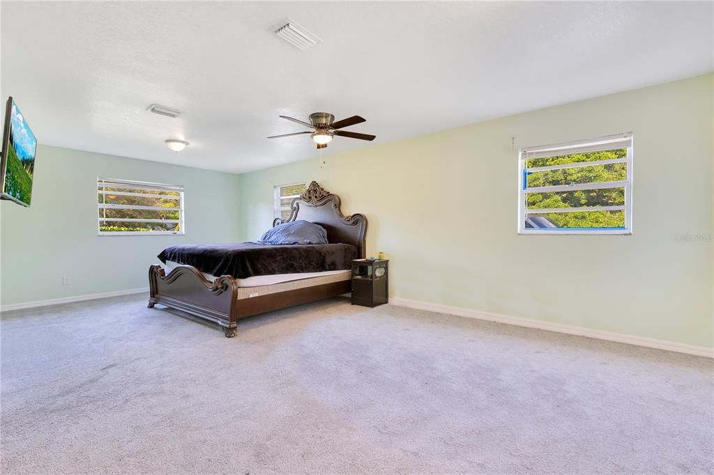 En Venta: $990,000 (4 camas, 2 baños, 2077 Pies cuadrados)