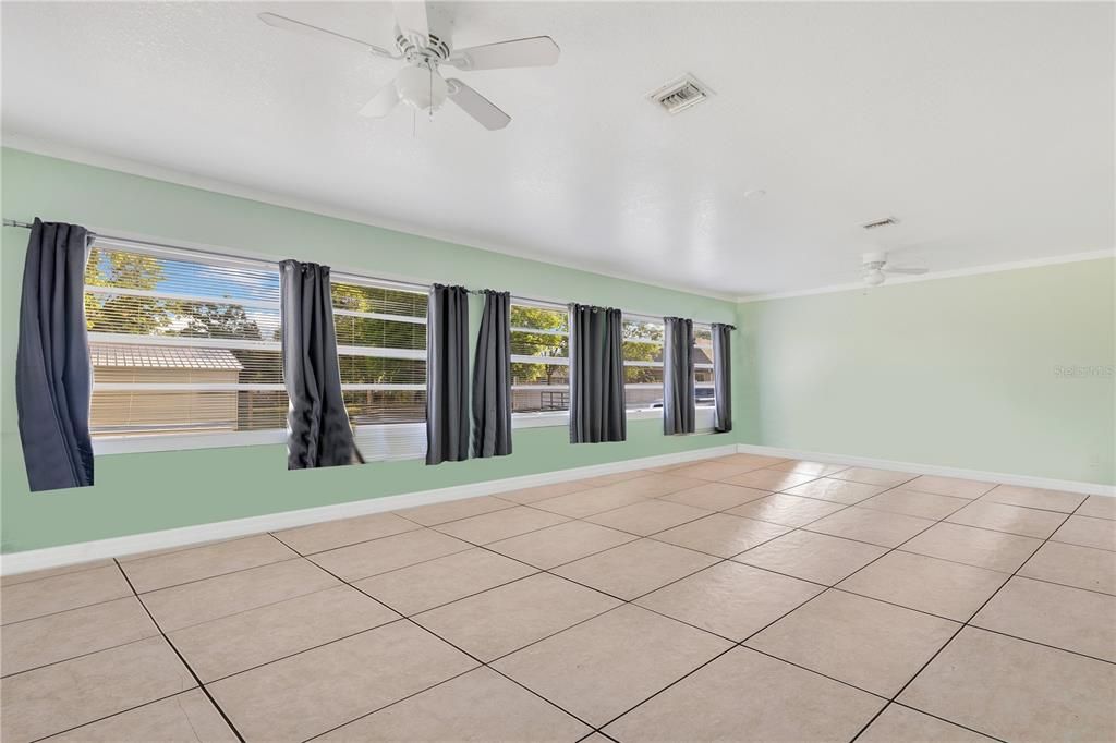 En Venta: $990,000 (4 camas, 2 baños, 2077 Pies cuadrados)