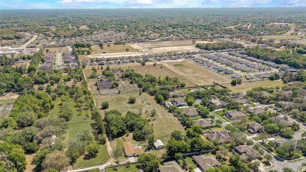 En Venta: $990,000 (4 camas, 2 baños, 2077 Pies cuadrados)