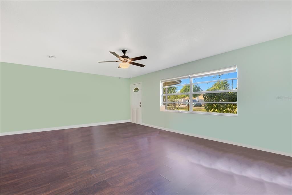 En Venta: $990,000 (4 camas, 2 baños, 2077 Pies cuadrados)