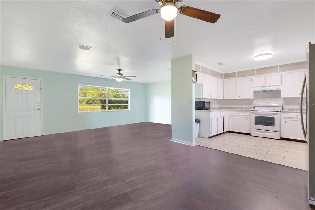 En Venta: $990,000 (4 camas, 2 baños, 2077 Pies cuadrados)