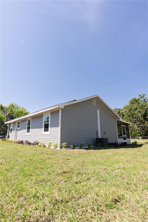 For Sale: $210,000 (3 beds, 2 baths, 1144 Square Feet)