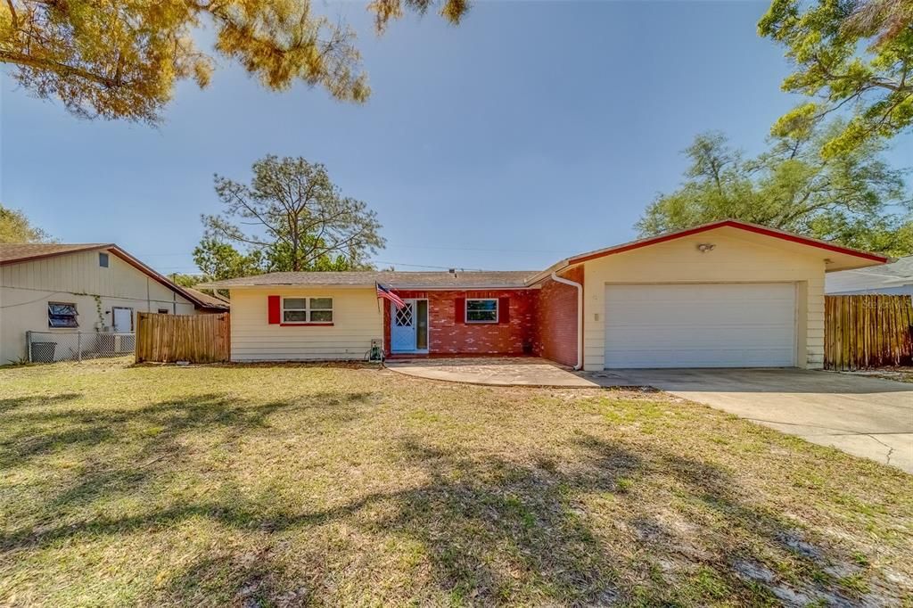Recently Sold: $360,000 (3 beds, 2 baths, 1367 Square Feet)