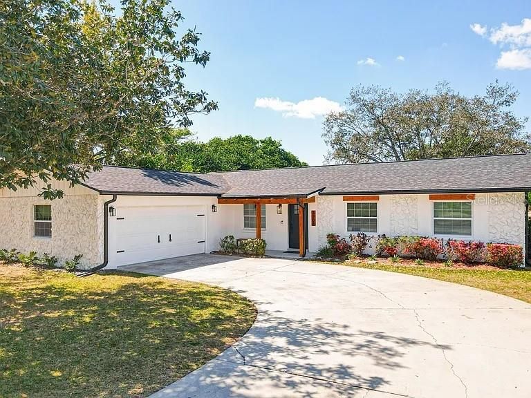 Recently Rented: $4,100 (3 beds, 2 baths, 1352 Square Feet)