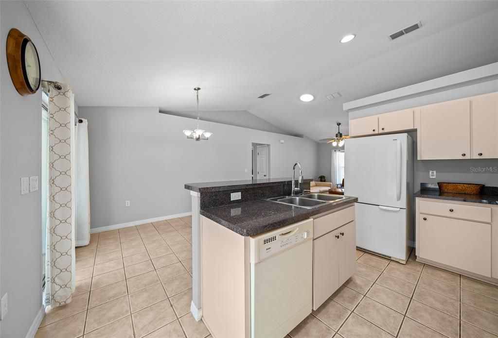 En Venta: $265,000 (3 camas, 2 baños, 1458 Pies cuadrados)