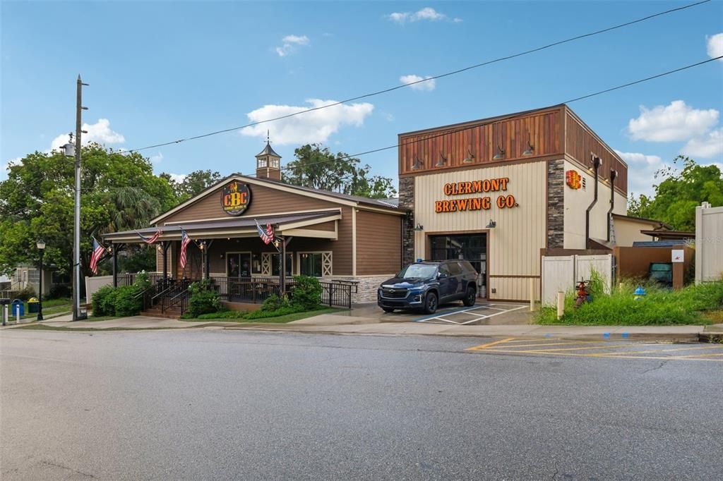 Active With Contract: $825,000 (4 beds, 3 baths, 2593 Square Feet)