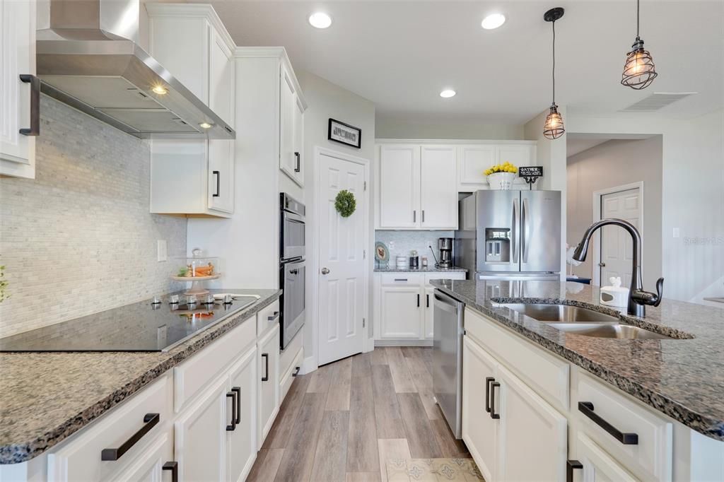 Active With Contract: $825,000 (4 beds, 3 baths, 2593 Square Feet)