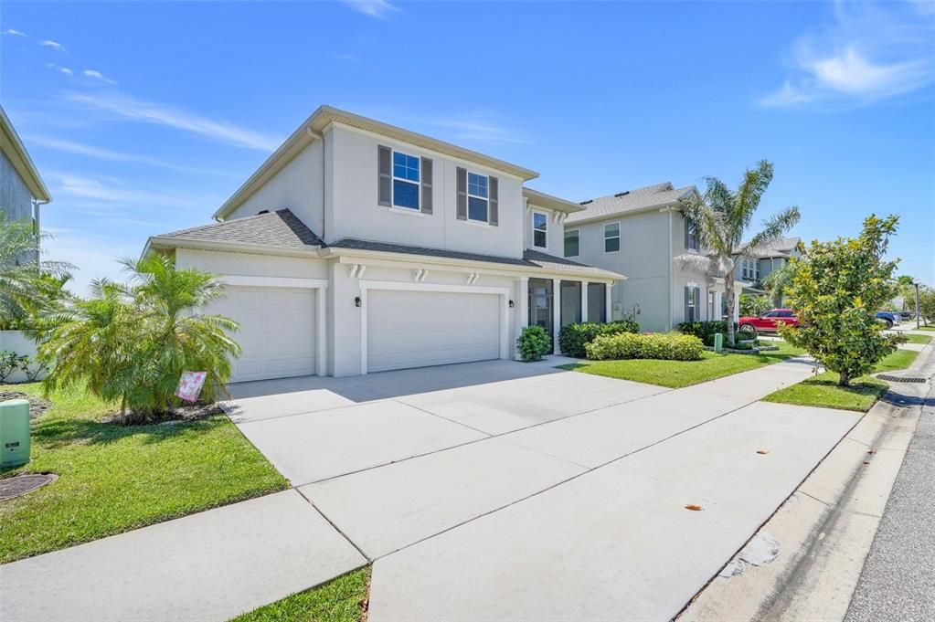 Active With Contract: $825,000 (4 beds, 3 baths, 2593 Square Feet)