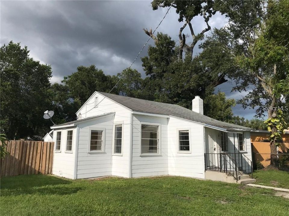 Recently Rented: $2,214 (2 beds, 1 baths, 948 Square Feet)