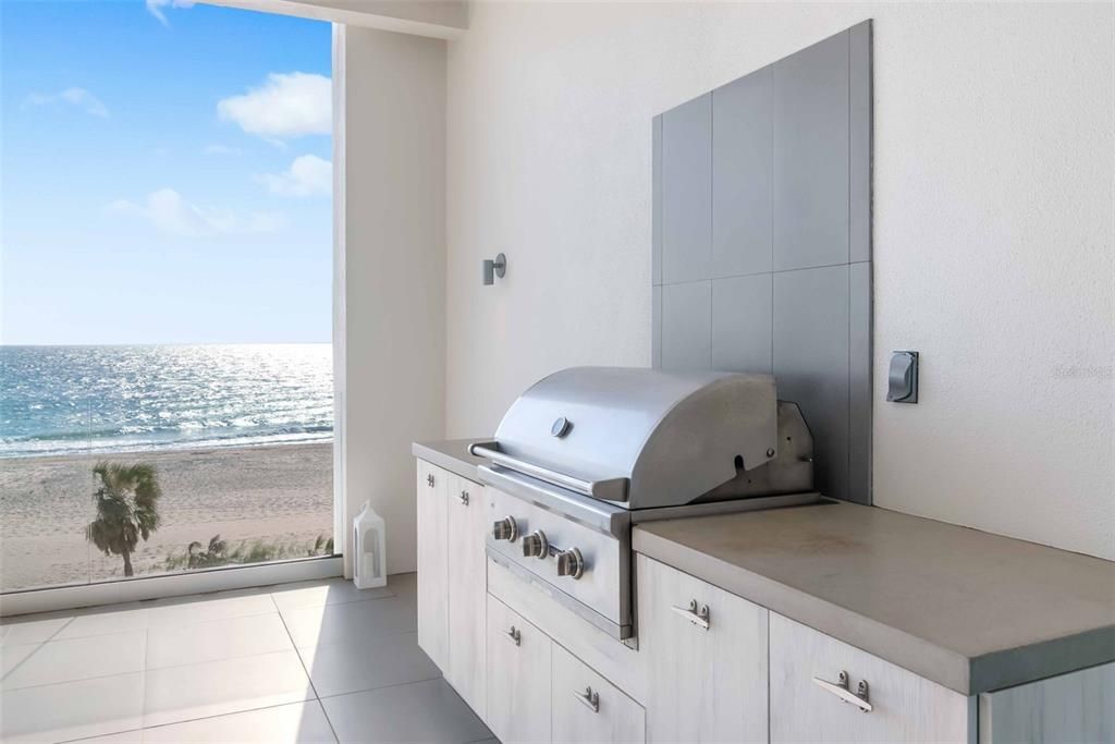 合同活跃: $5,895,000 (3 贝兹, 3 浴室, 3368 平方英尺)