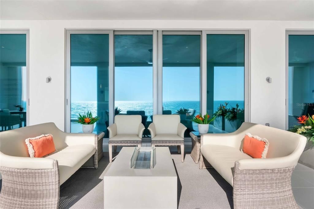 合同活跃: $5,895,000 (3 贝兹, 3 浴室, 3368 平方英尺)