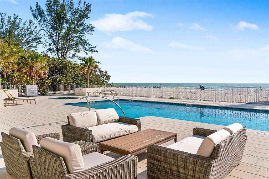 合同活跃: $5,895,000 (3 贝兹, 3 浴室, 3368 平方英尺)