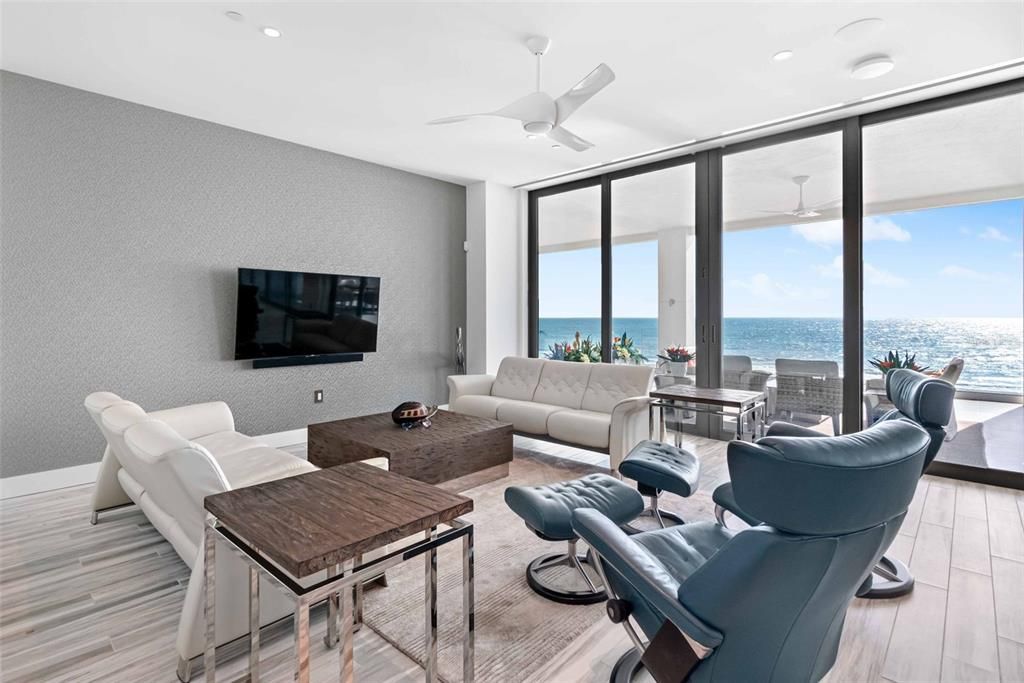 合同活跃: $5,895,000 (3 贝兹, 3 浴室, 3368 平方英尺)