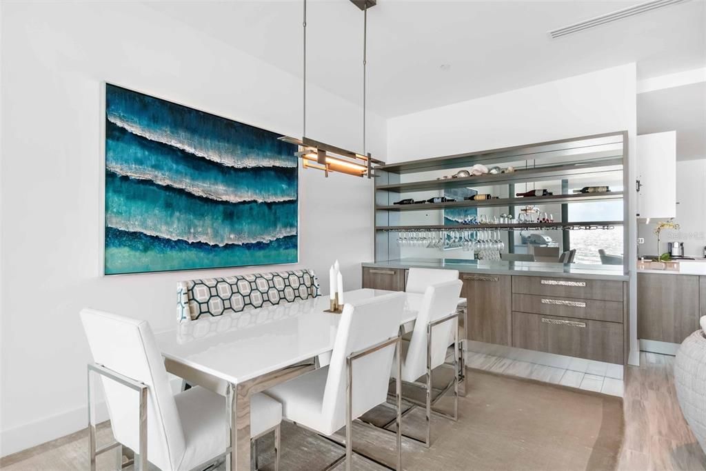 合同活跃: $5,895,000 (3 贝兹, 3 浴室, 3368 平方英尺)