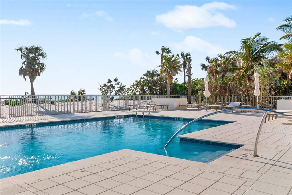 合同活跃: $5,895,000 (3 贝兹, 3 浴室, 3368 平方英尺)