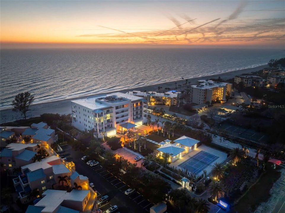 合同活跃: $5,895,000 (3 贝兹, 3 浴室, 3368 平方英尺)