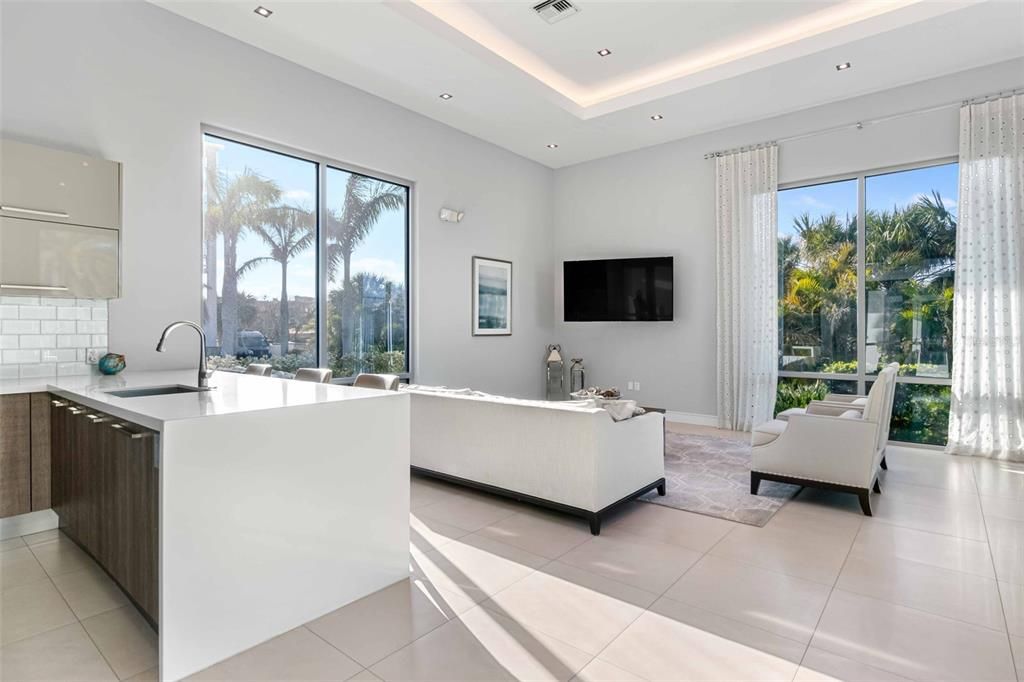 合同活跃: $5,895,000 (3 贝兹, 3 浴室, 3368 平方英尺)