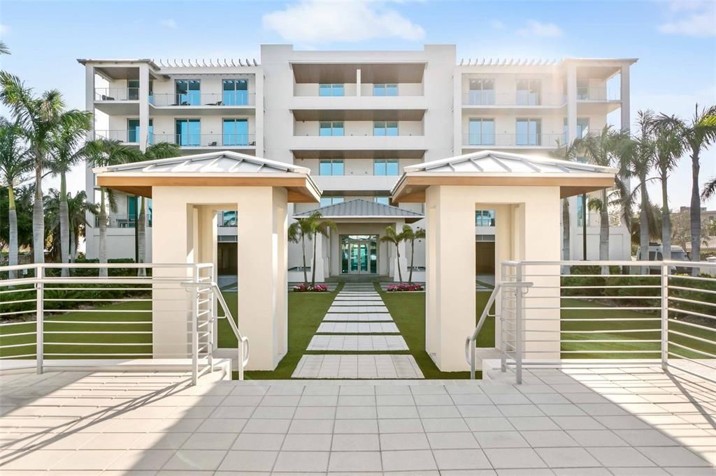 合同活跃: $5,895,000 (3 贝兹, 3 浴室, 3368 平方英尺)