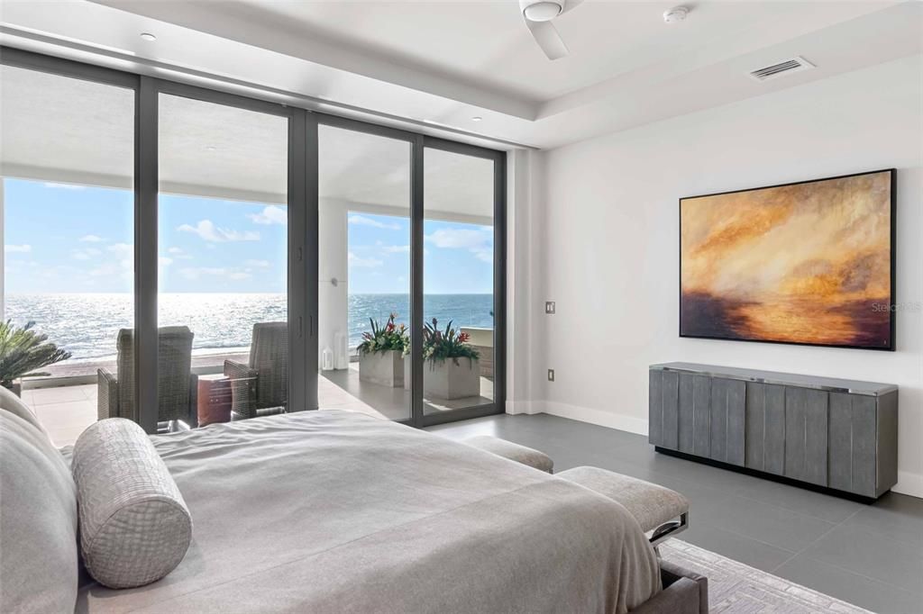 合同活跃: $5,895,000 (3 贝兹, 3 浴室, 3368 平方英尺)