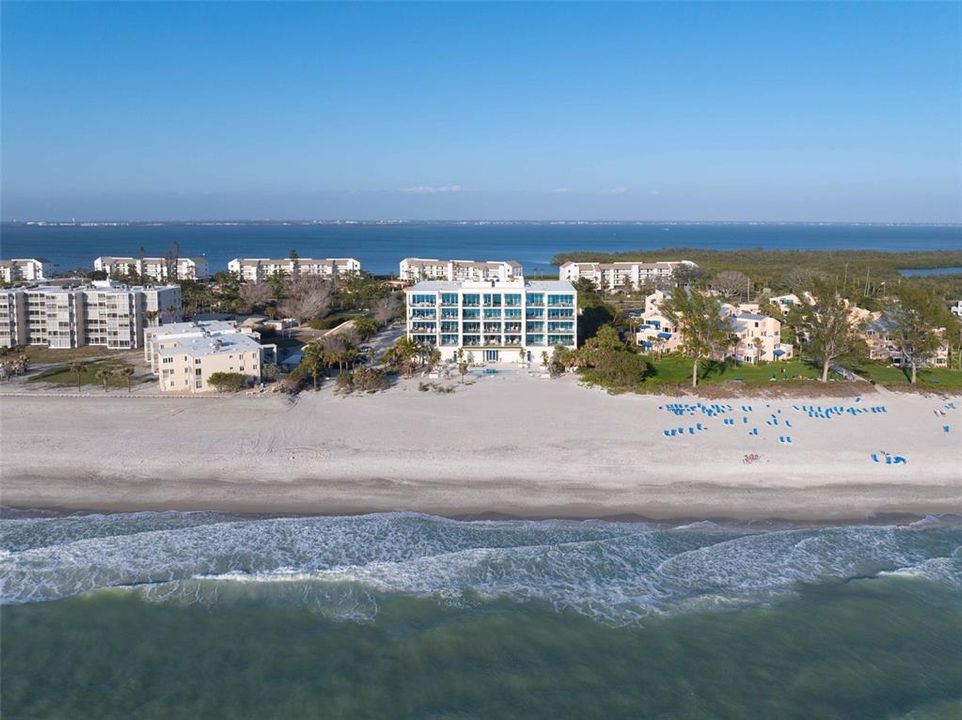 合同活跃: $5,895,000 (3 贝兹, 3 浴室, 3368 平方英尺)