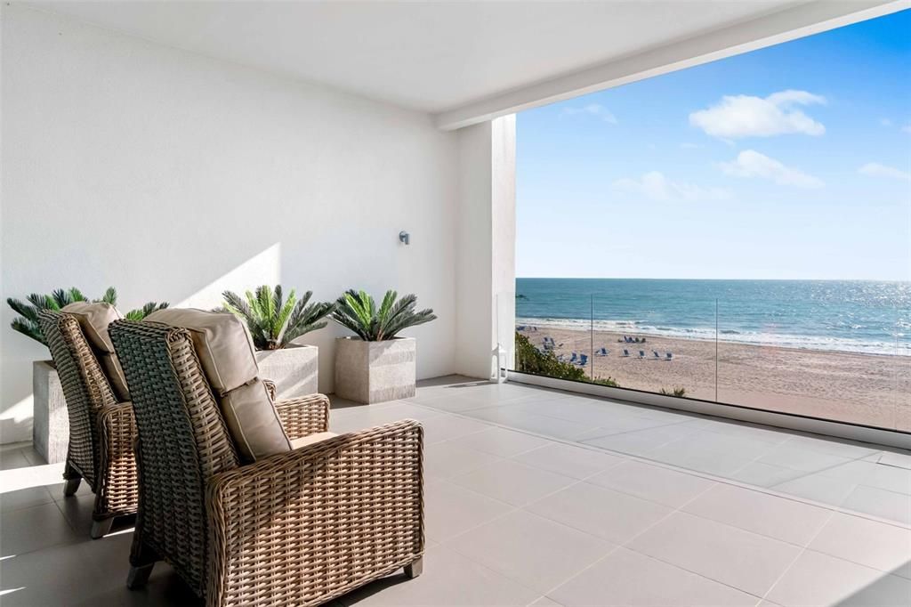 合同活跃: $5,895,000 (3 贝兹, 3 浴室, 3368 平方英尺)