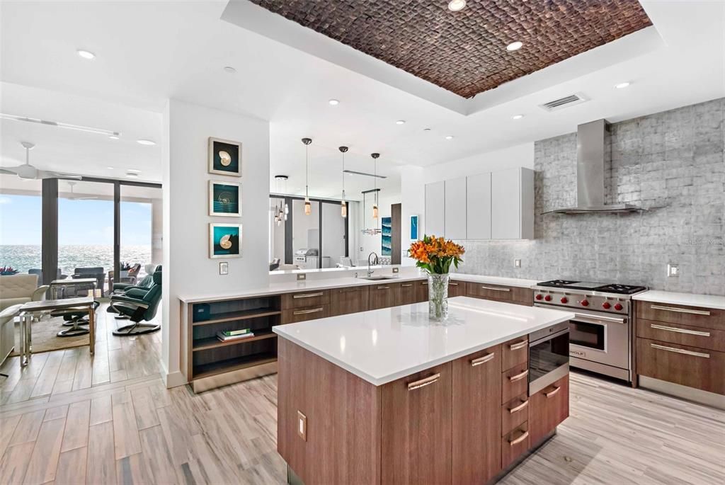 合同活跃: $5,895,000 (3 贝兹, 3 浴室, 3368 平方英尺)