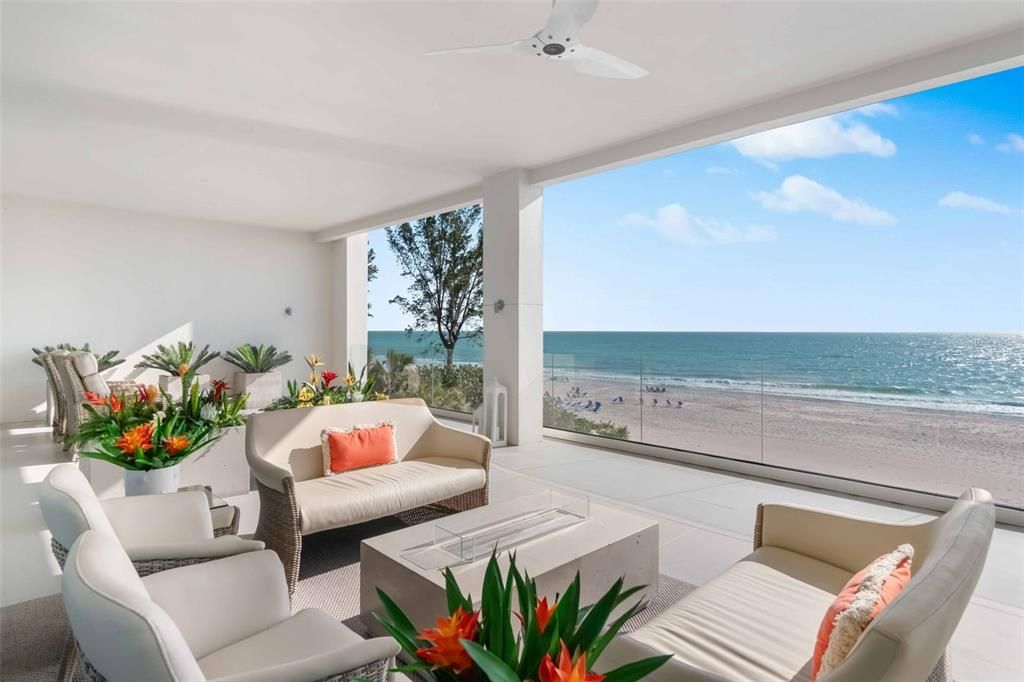 合同活跃: $5,895,000 (3 贝兹, 3 浴室, 3368 平方英尺)