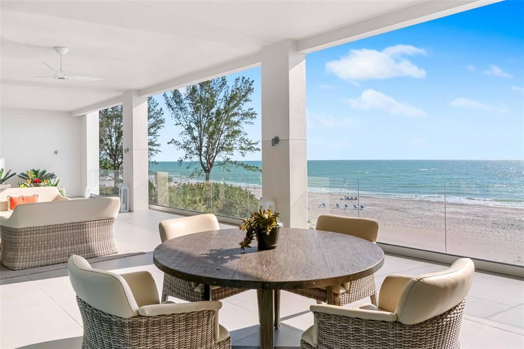 合同活跃: $5,895,000 (3 贝兹, 3 浴室, 3368 平方英尺)