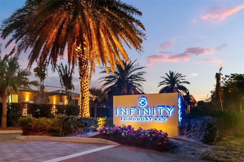 合同活跃: $5,895,000 (3 贝兹, 3 浴室, 3368 平方英尺)