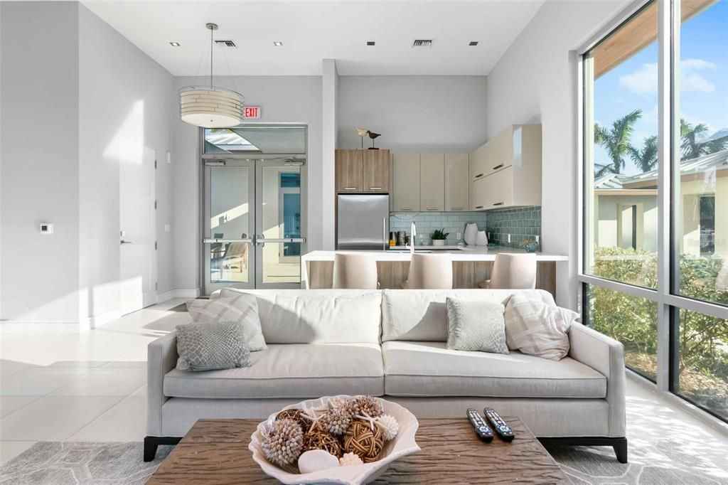 合同活跃: $5,895,000 (3 贝兹, 3 浴室, 3368 平方英尺)