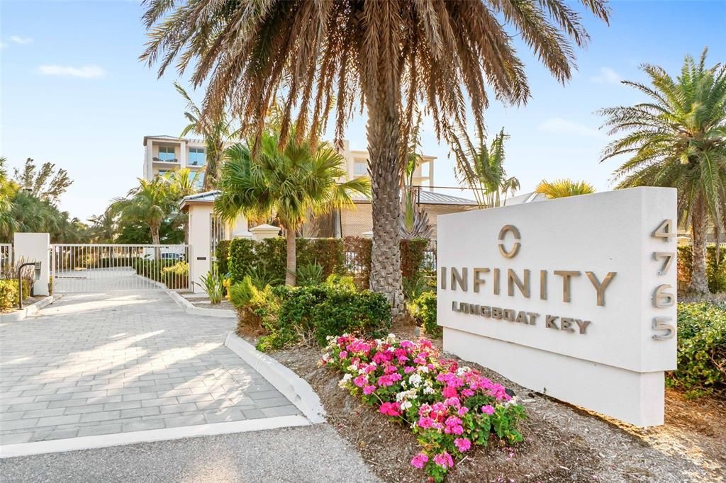 合同活跃: $5,895,000 (3 贝兹, 3 浴室, 3368 平方英尺)