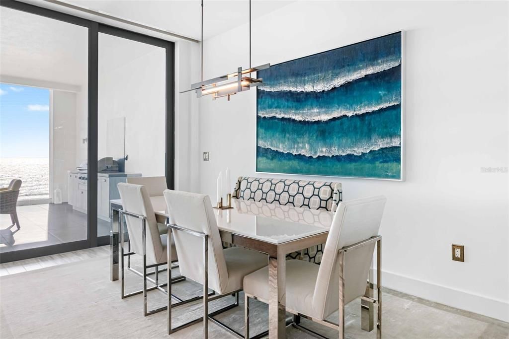 合同活跃: $5,895,000 (3 贝兹, 3 浴室, 3368 平方英尺)