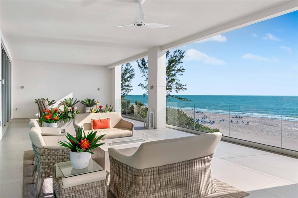 合同活跃: $5,895,000 (3 贝兹, 3 浴室, 3368 平方英尺)