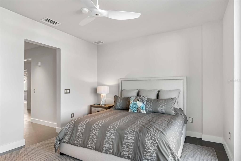 合同活跃: $5,895,000 (3 贝兹, 3 浴室, 3368 平方英尺)