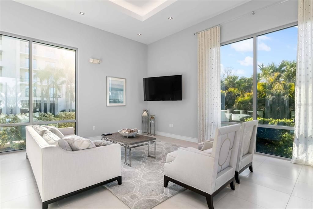 合同活跃: $5,895,000 (3 贝兹, 3 浴室, 3368 平方英尺)