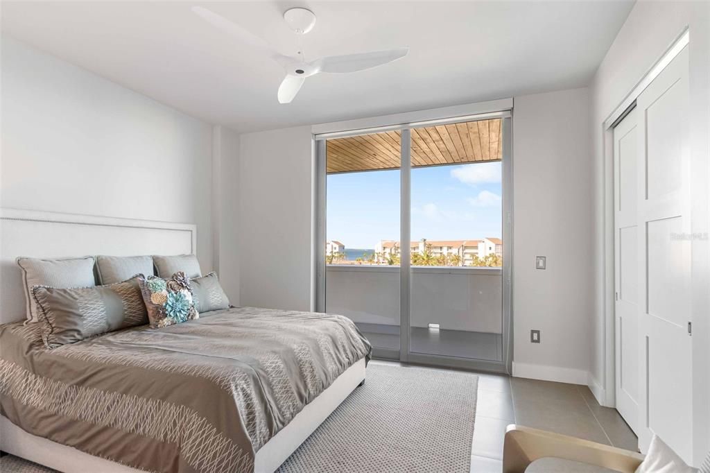 合同活跃: $5,895,000 (3 贝兹, 3 浴室, 3368 平方英尺)