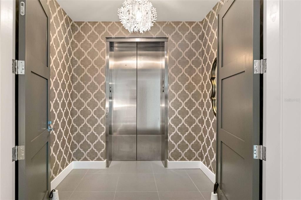 合同活跃: $5,895,000 (3 贝兹, 3 浴室, 3368 平方英尺)