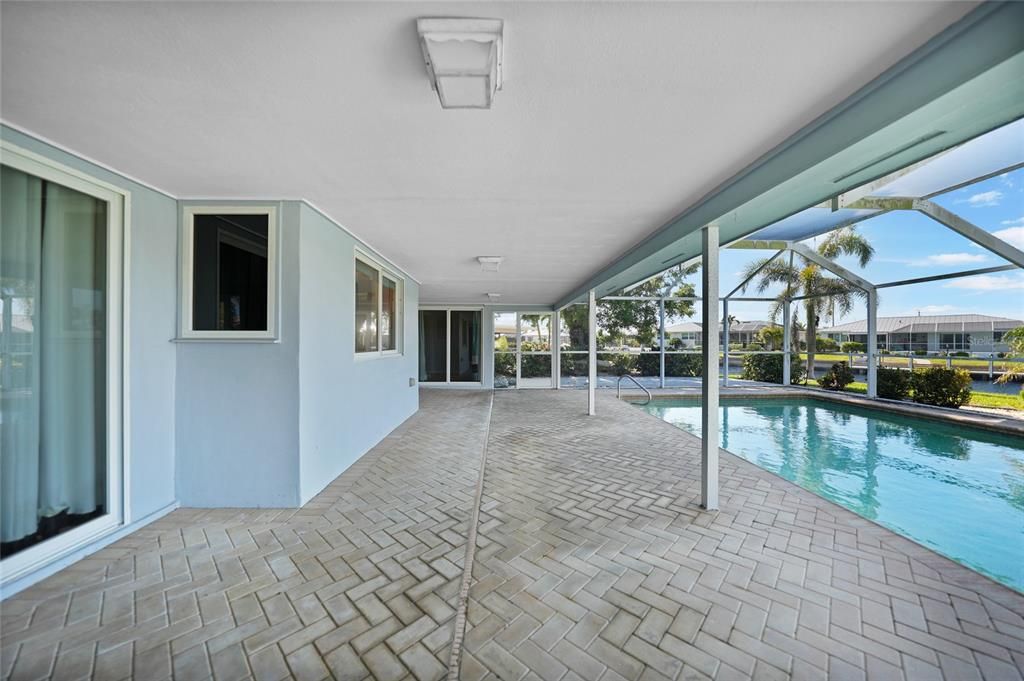 На продажу: $564,000 (4 спален, 2 ванн, 1932 Квадратных фут)