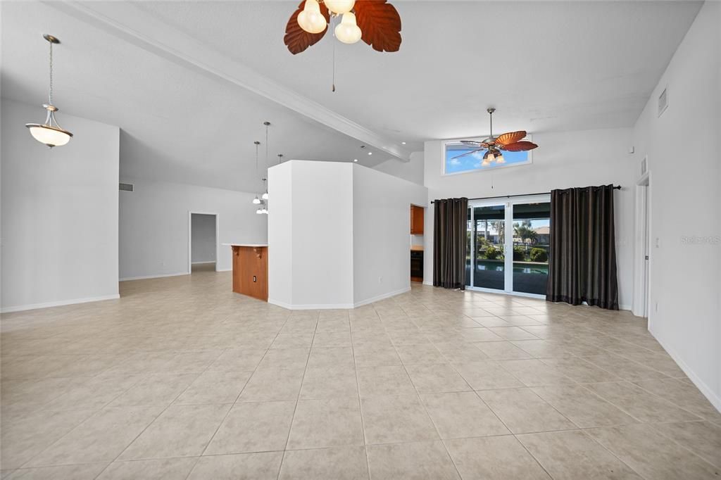 На продажу: $564,000 (4 спален, 2 ванн, 1932 Квадратных фут)