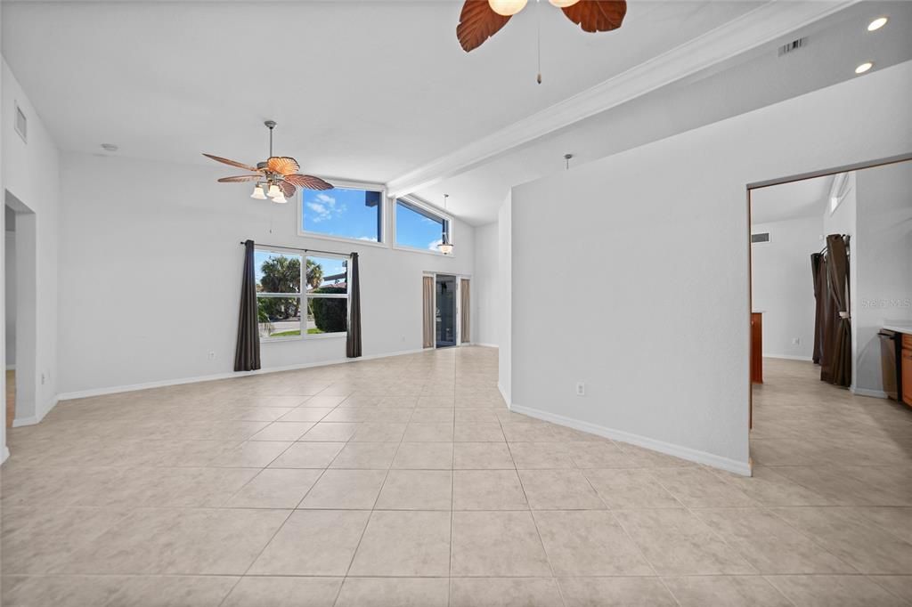 На продажу: $564,000 (4 спален, 2 ванн, 1932 Квадратных фут)