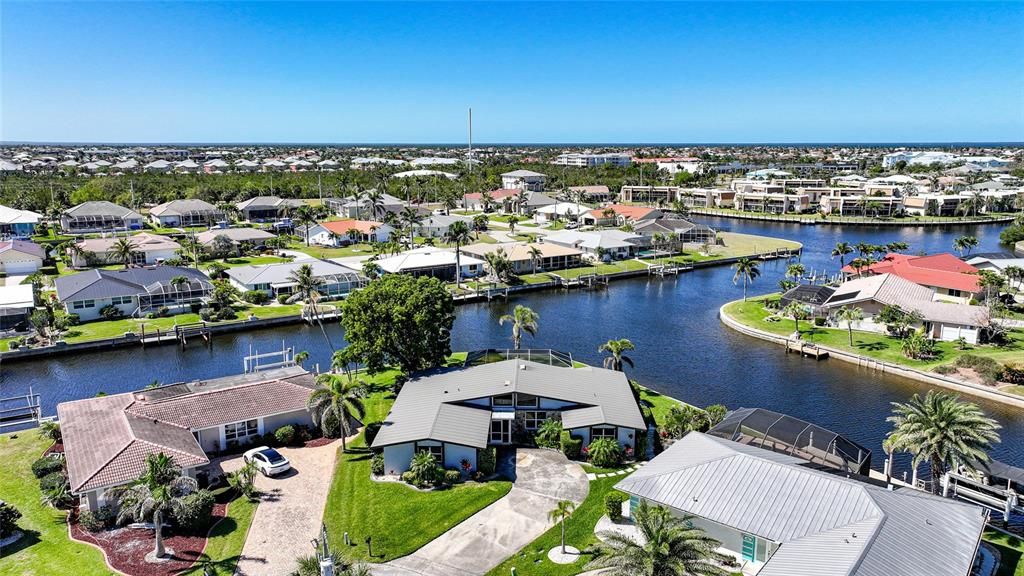 На продажу: $564,000 (4 спален, 2 ванн, 1932 Квадратных фут)