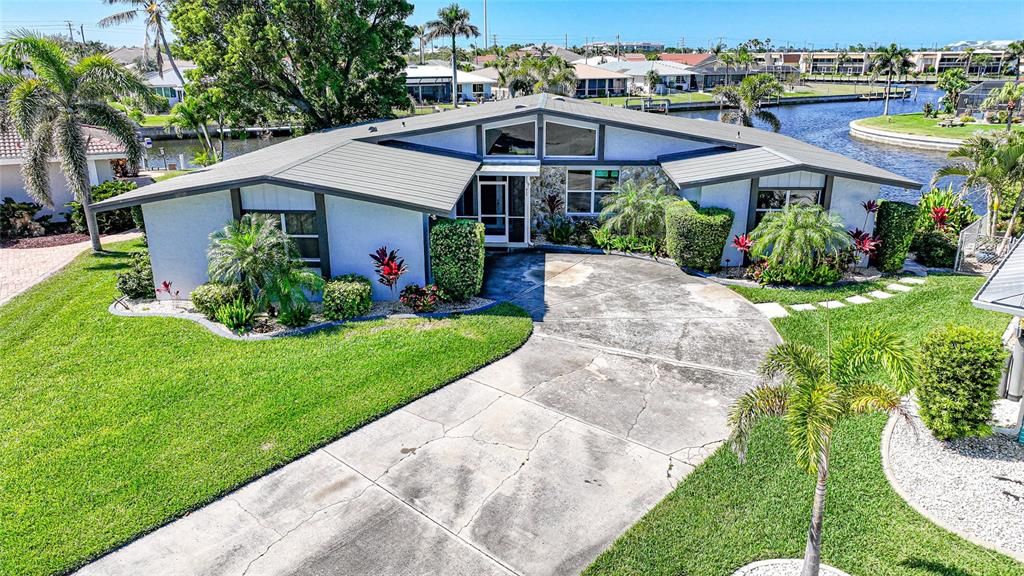 На продажу: $564,000 (4 спален, 2 ванн, 1932 Квадратных фут)