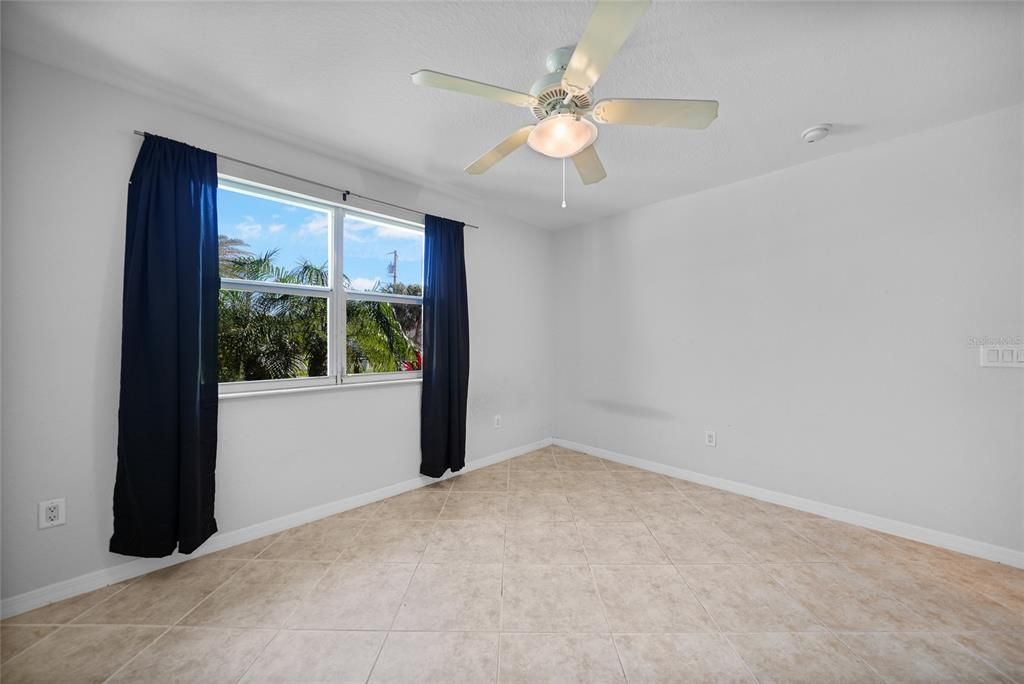 На продажу: $564,000 (4 спален, 2 ванн, 1932 Квадратных фут)