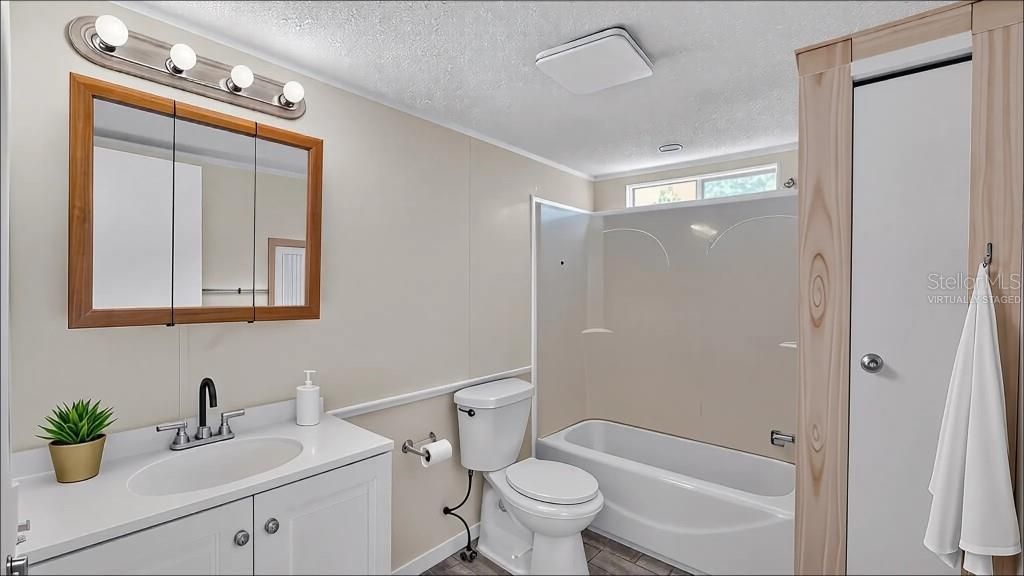 待售: $282,000 (4 贝兹, 2 浴室, 2128 平方英尺)