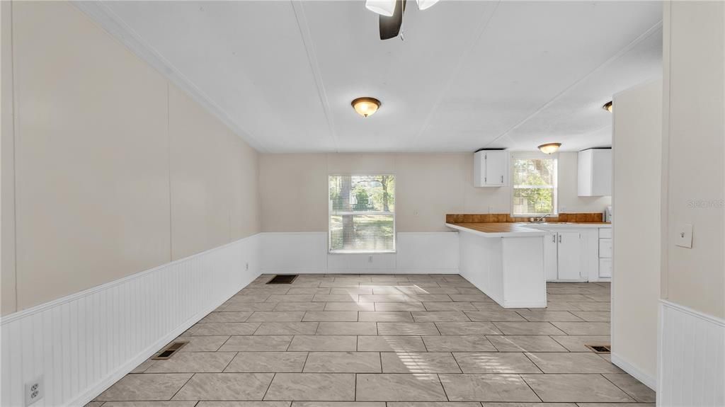 待售: $282,000 (4 贝兹, 2 浴室, 2128 平方英尺)