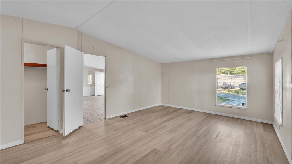 待售: $282,000 (4 贝兹, 2 浴室, 2128 平方英尺)