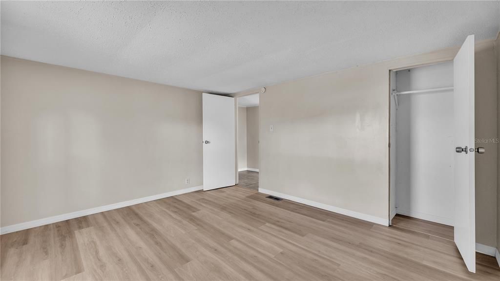 待售: $282,000 (4 贝兹, 2 浴室, 2128 平方英尺)