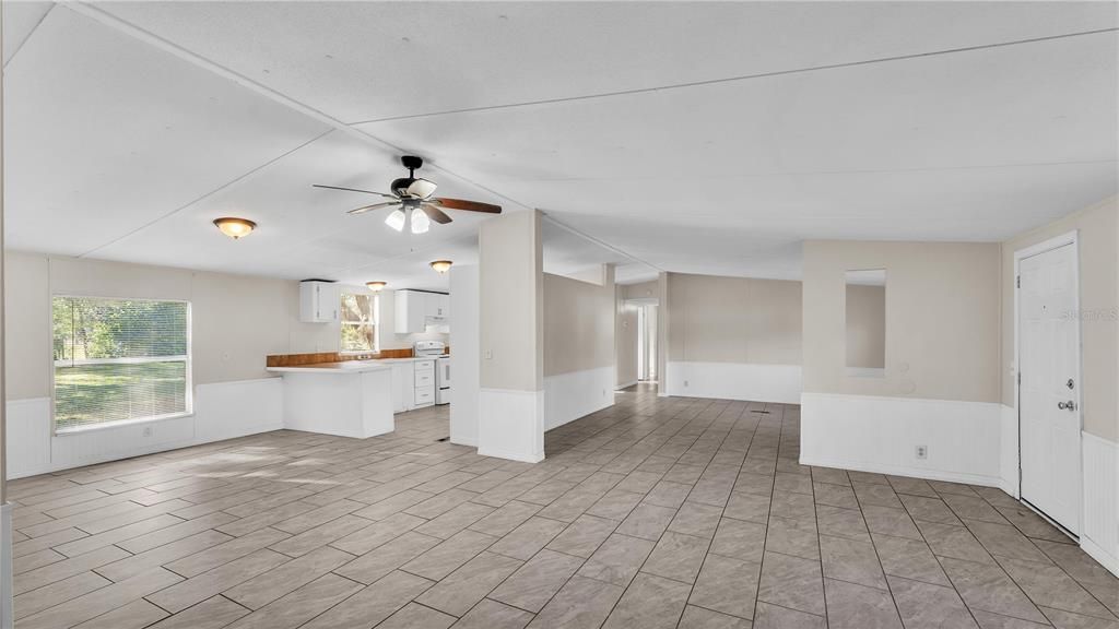 待售: $282,000 (4 贝兹, 2 浴室, 2128 平方英尺)