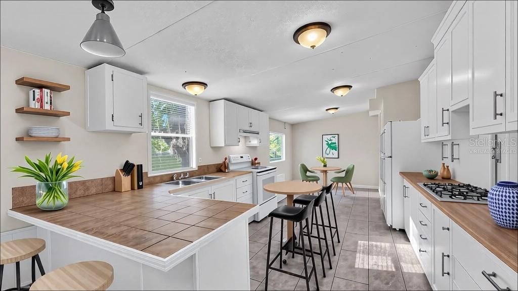 待售: $282,000 (4 贝兹, 2 浴室, 2128 平方英尺)