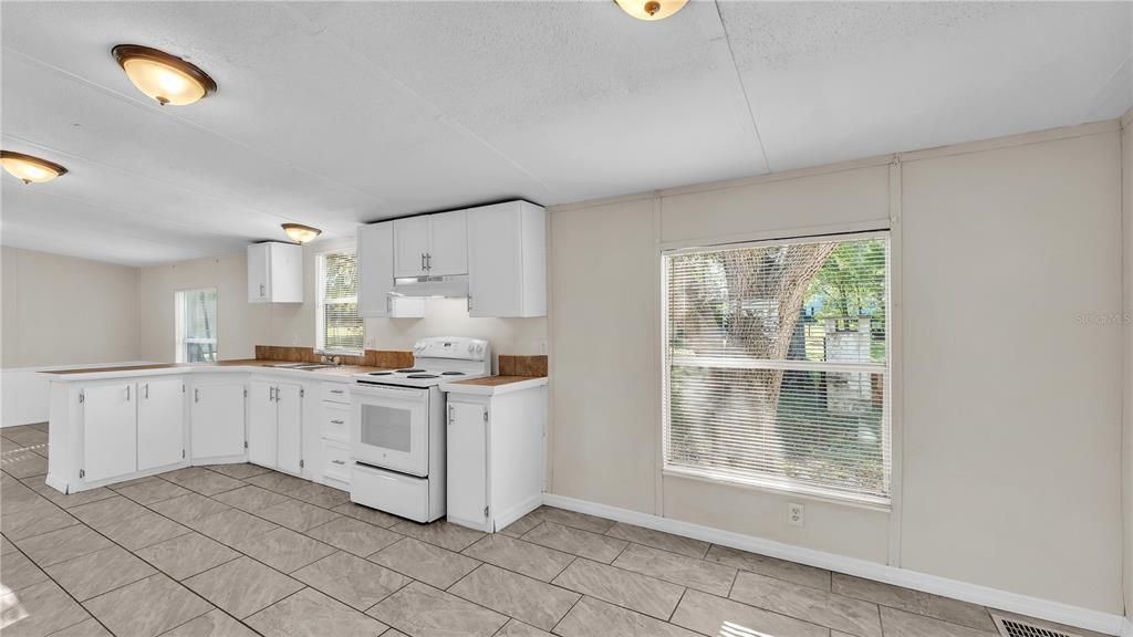 待售: $282,000 (4 贝兹, 2 浴室, 2128 平方英尺)